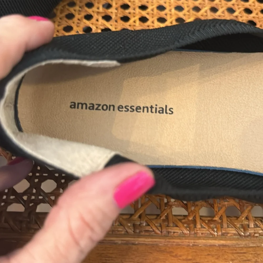 Black Women's Flats Amazon Essentials size 9 wide - Picture 6 of 6